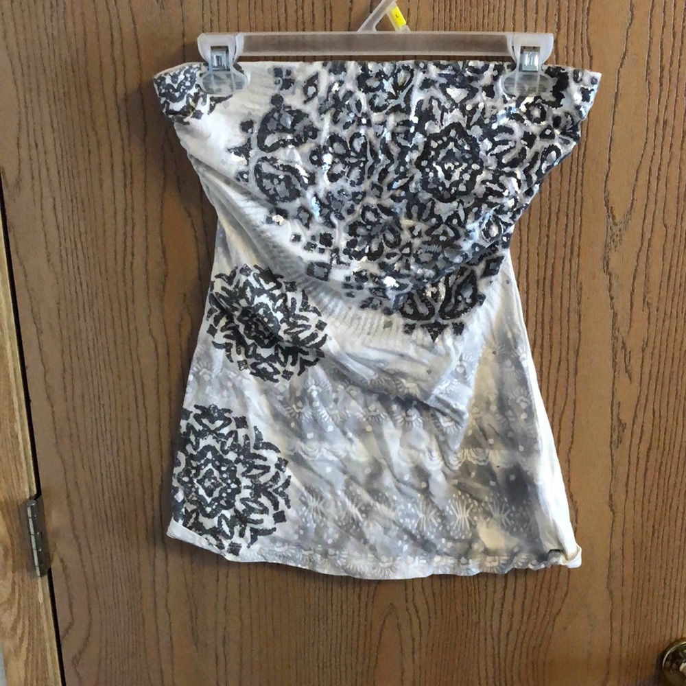 Strapless top
